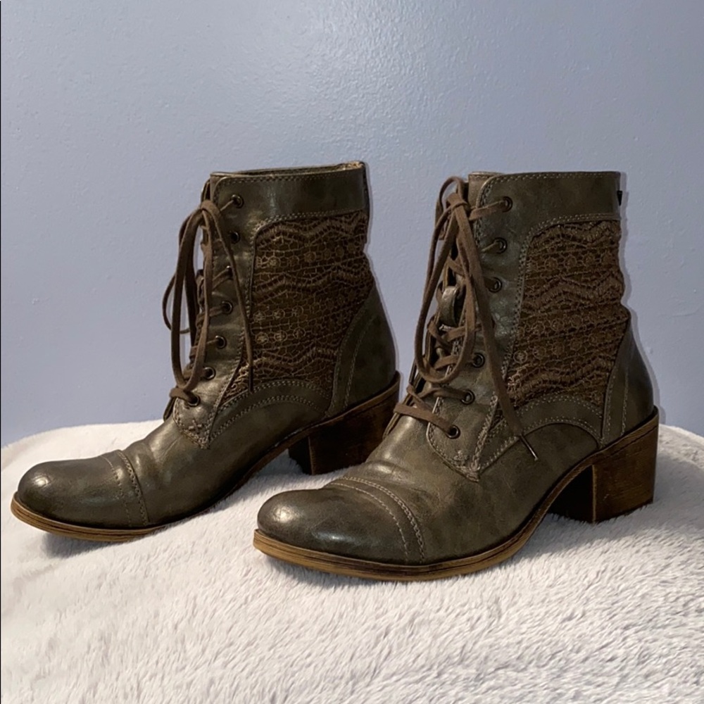 Roxy boots